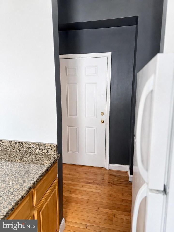 4202 Grant St Ne #302 - Photo 4 of 20