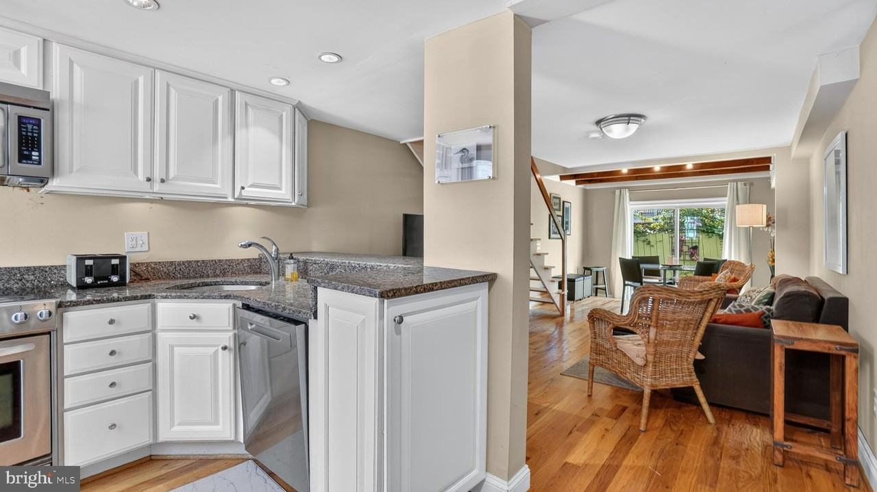 35 Pinkney St - Photo 7 of 30