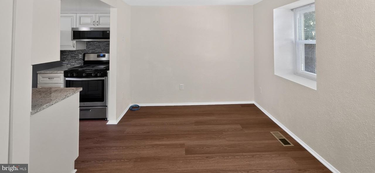 5449 Mystic Ct - Photo 6 of 43