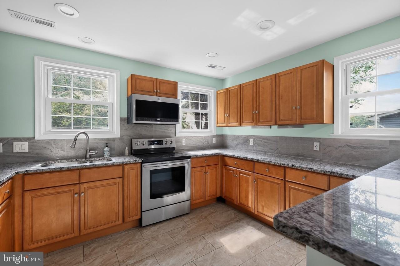 4700 Addison Dr - Photo 3 of 15