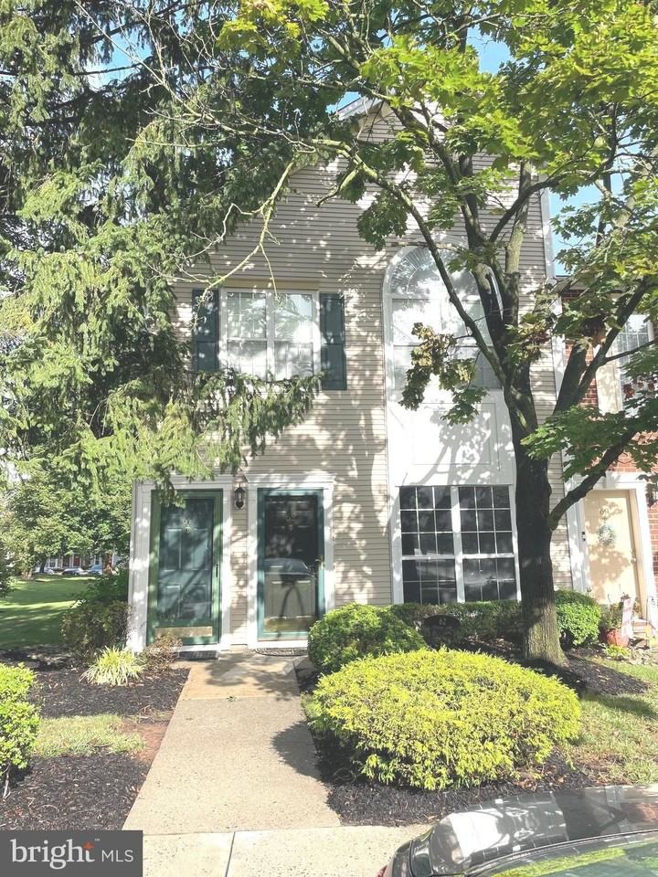 62 Gregory Ln