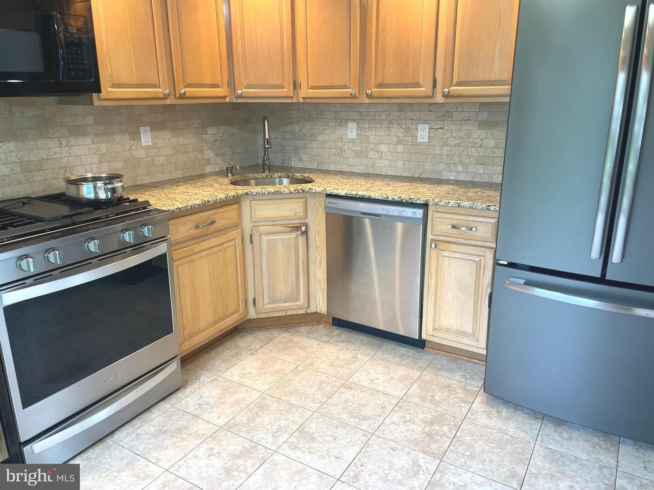 62 Gregory Ln - Photo 7 of 32