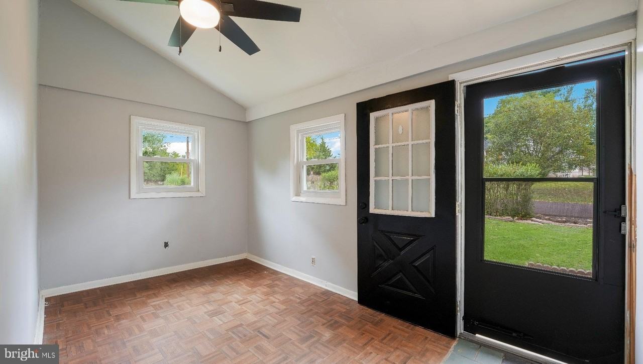 2346 Evergreen Ave - Photo 2 of 22