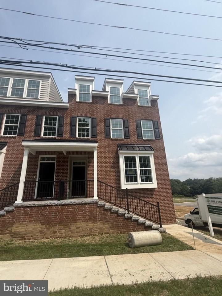 411 WHARTON Street - Photo 3 of 27