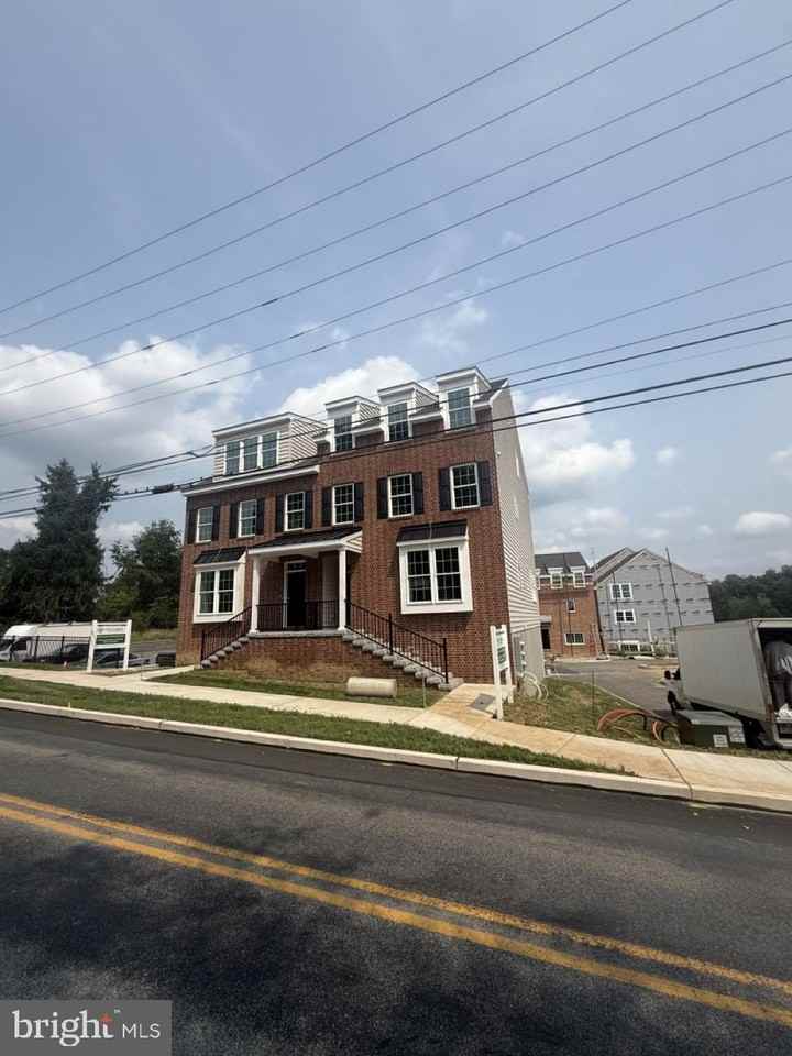 411 WHARTON Street - Photo 4 of 27