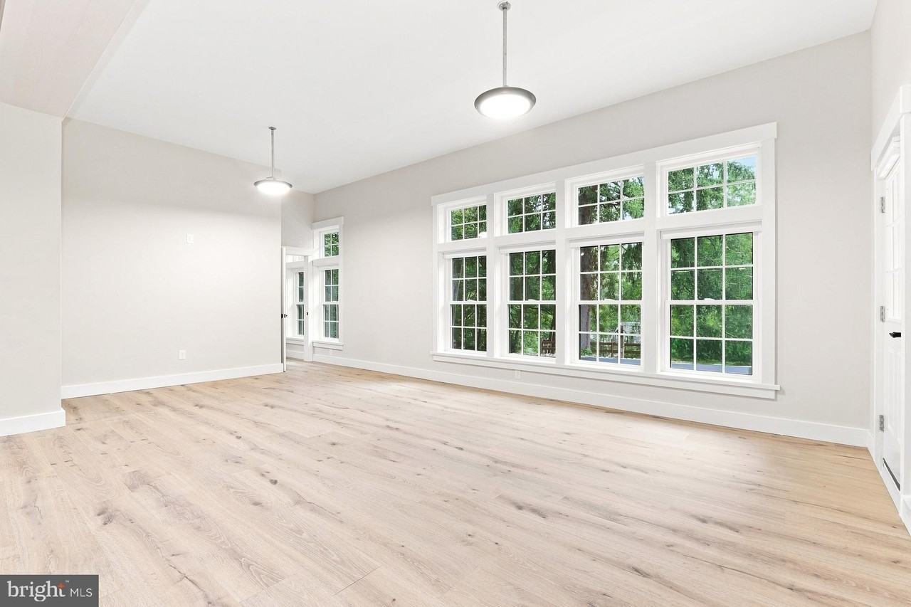 5565 Pennell Rd - Photo 3 of 15