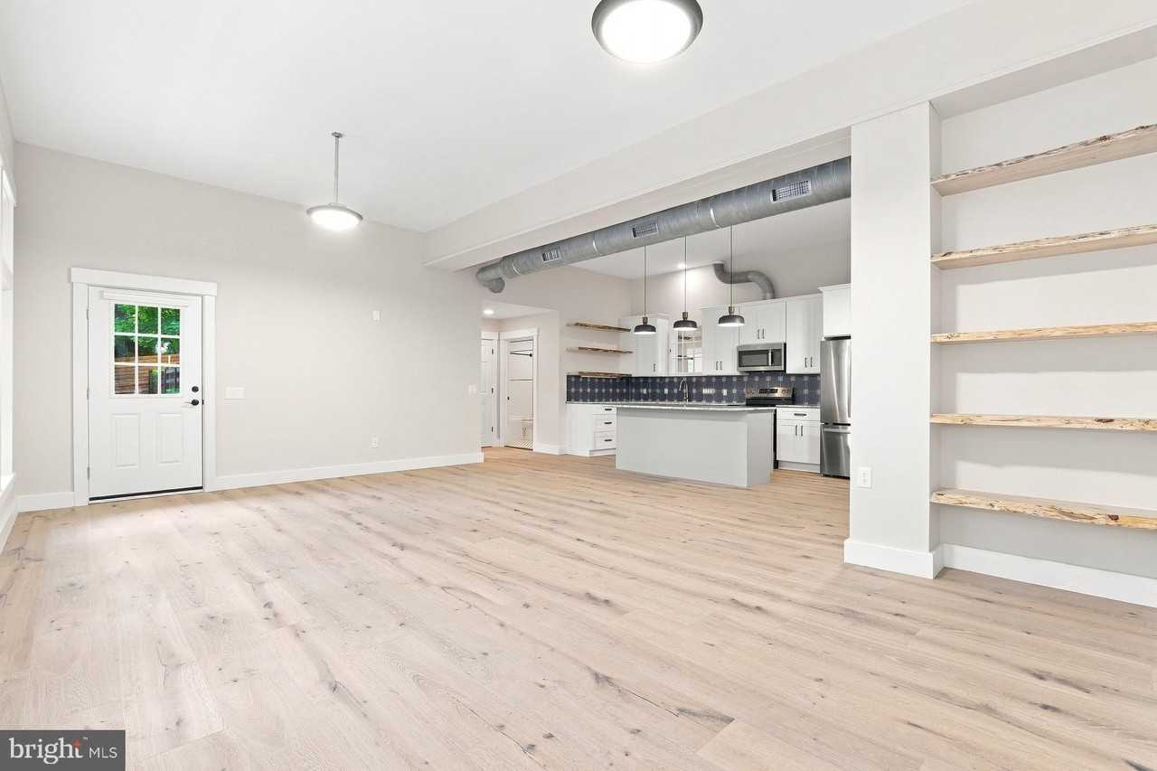 5565 Pennell Rd - Photo 4 of 15