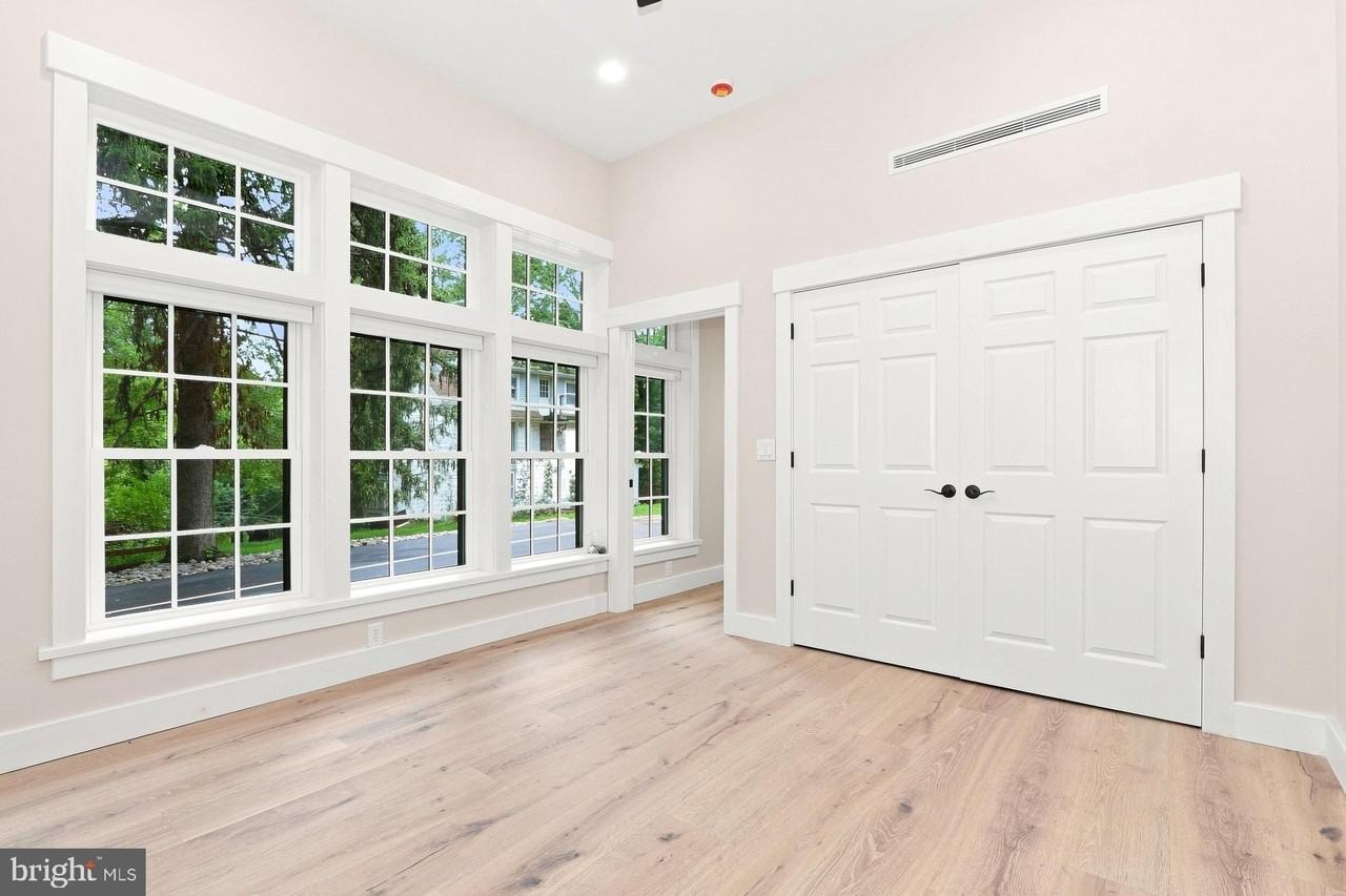 5565 Pennell Rd - Photo 7 of 15