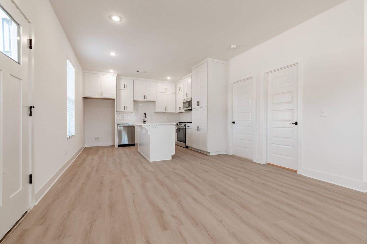 1640 N Leverett Ave #1 - Photo 7 of 22