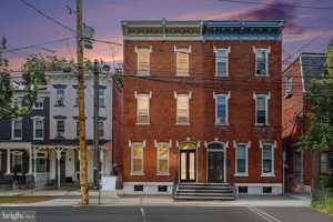 featured image of 136 E Lemon St #3