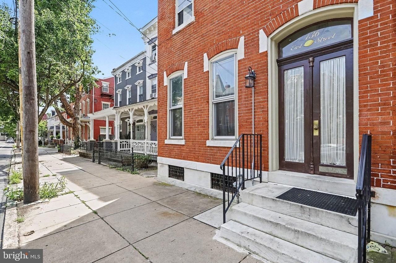 136 E Lemon St #3 - Photo 3 of 19