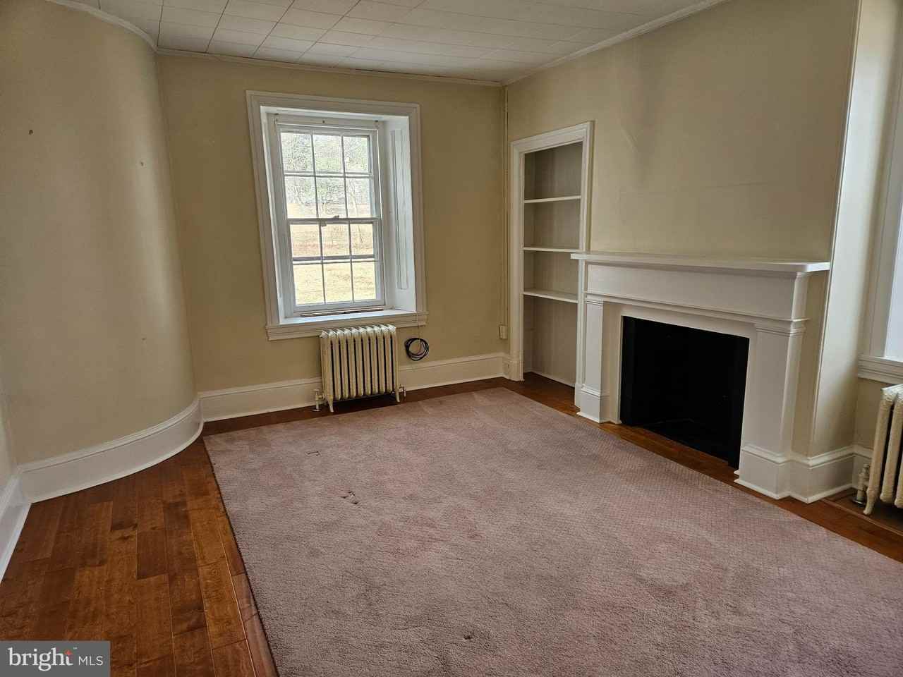 211 S Henderson Rd #4 - Photo 2 of 9