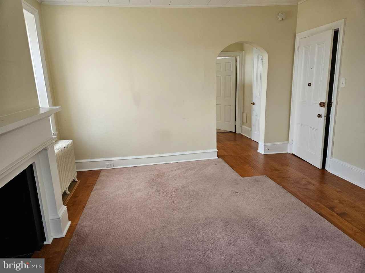 211 S Henderson Rd #4 - Photo 3 of 9