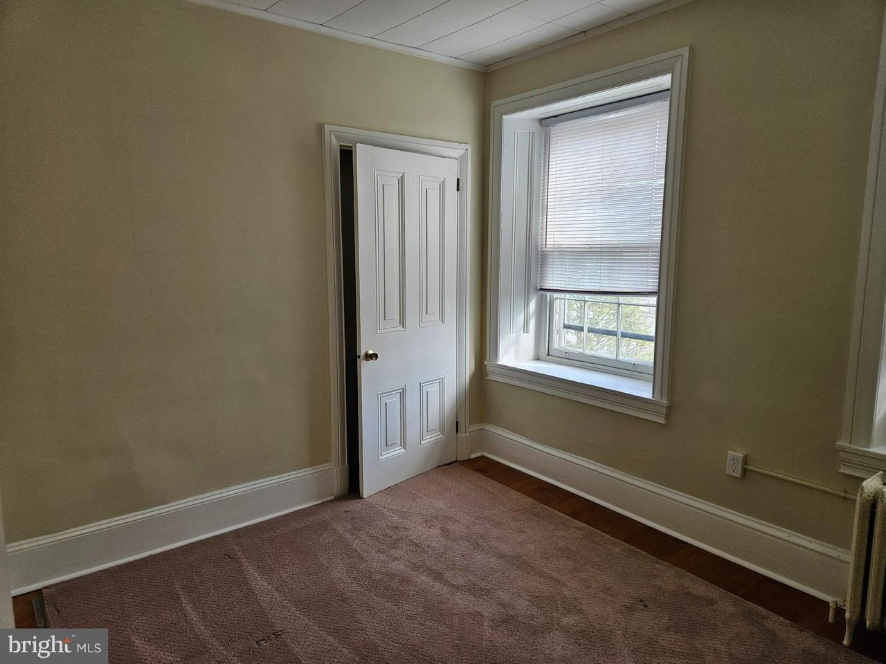 211 S Henderson Rd #4 - Photo 5 of 9
