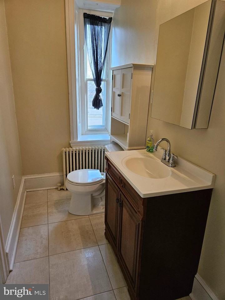 211 S Henderson Rd #4 - Photo 7 of 9