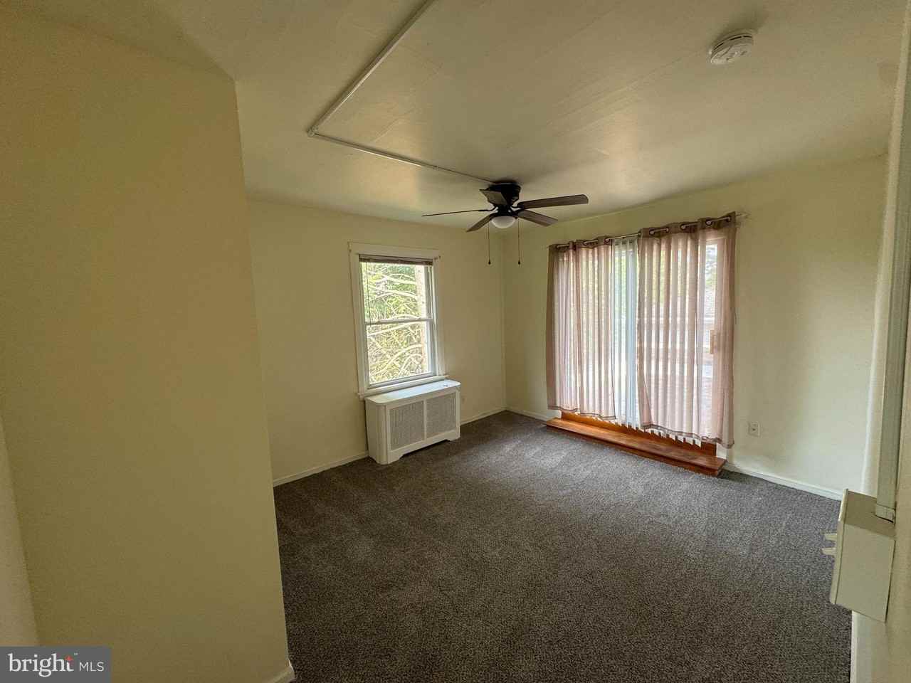 117 Montgomery Ave - Photo 3 of 24