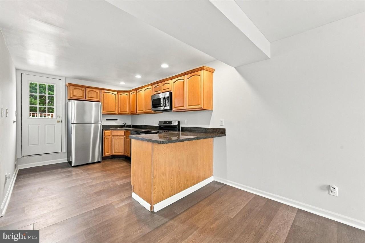 400 Green Ln #2 - Photo 6 of 16