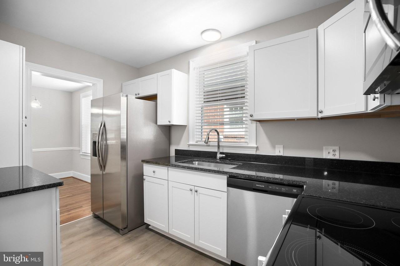 1213 Stafford Ave - Photo 2 of 30