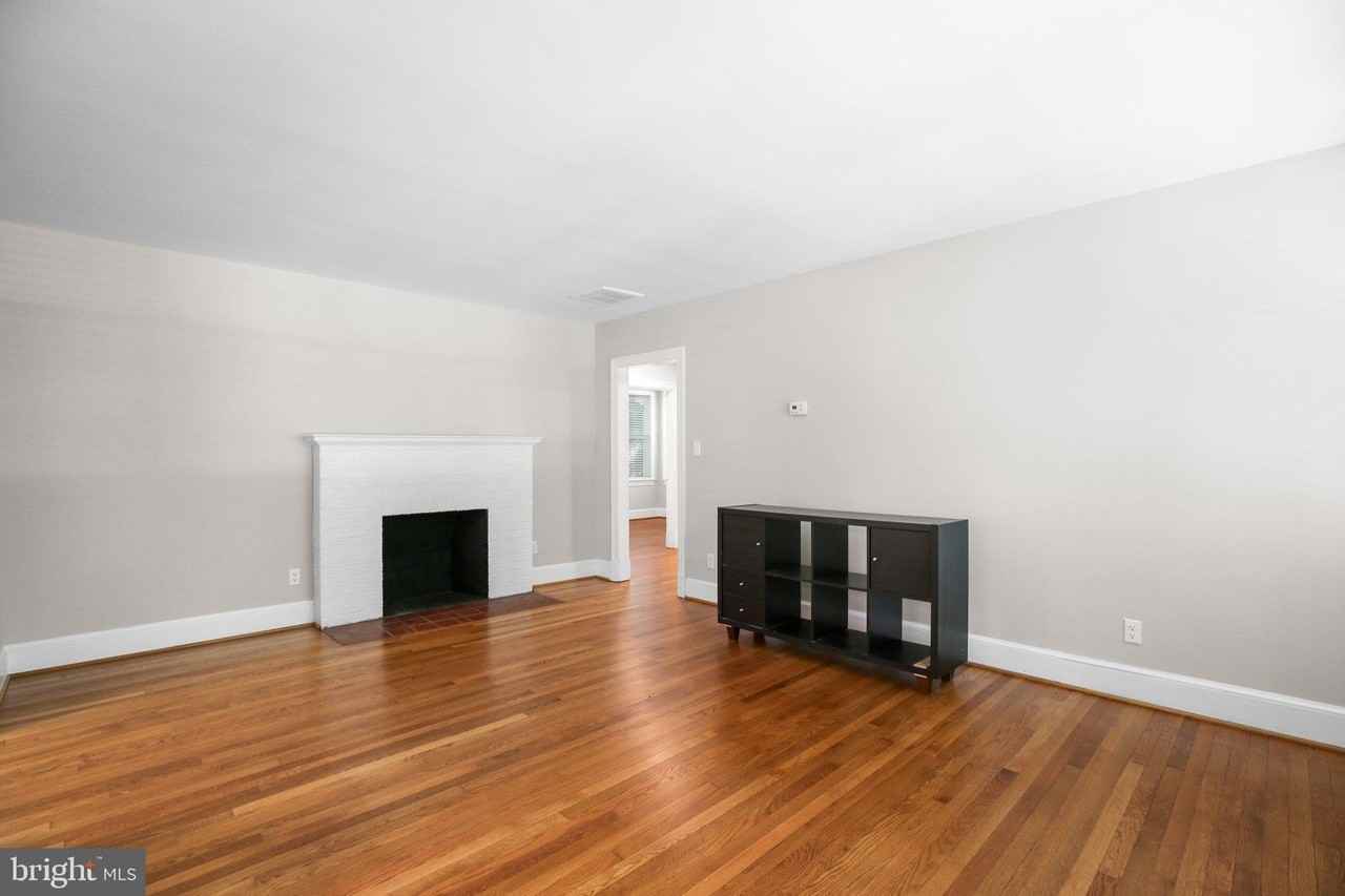 1213 Stafford Ave - Photo 4 of 30