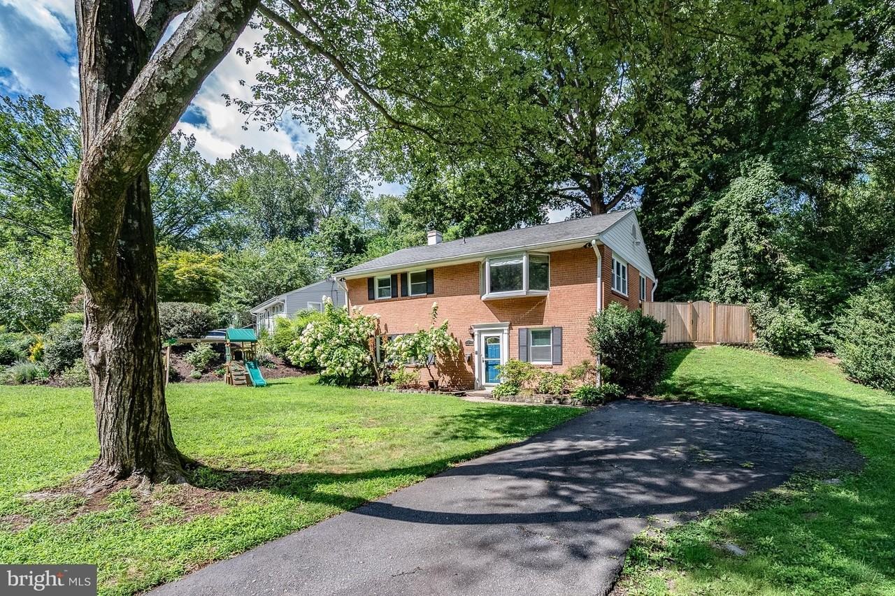 6508 Berkshire Dr - Photo 4 of 50