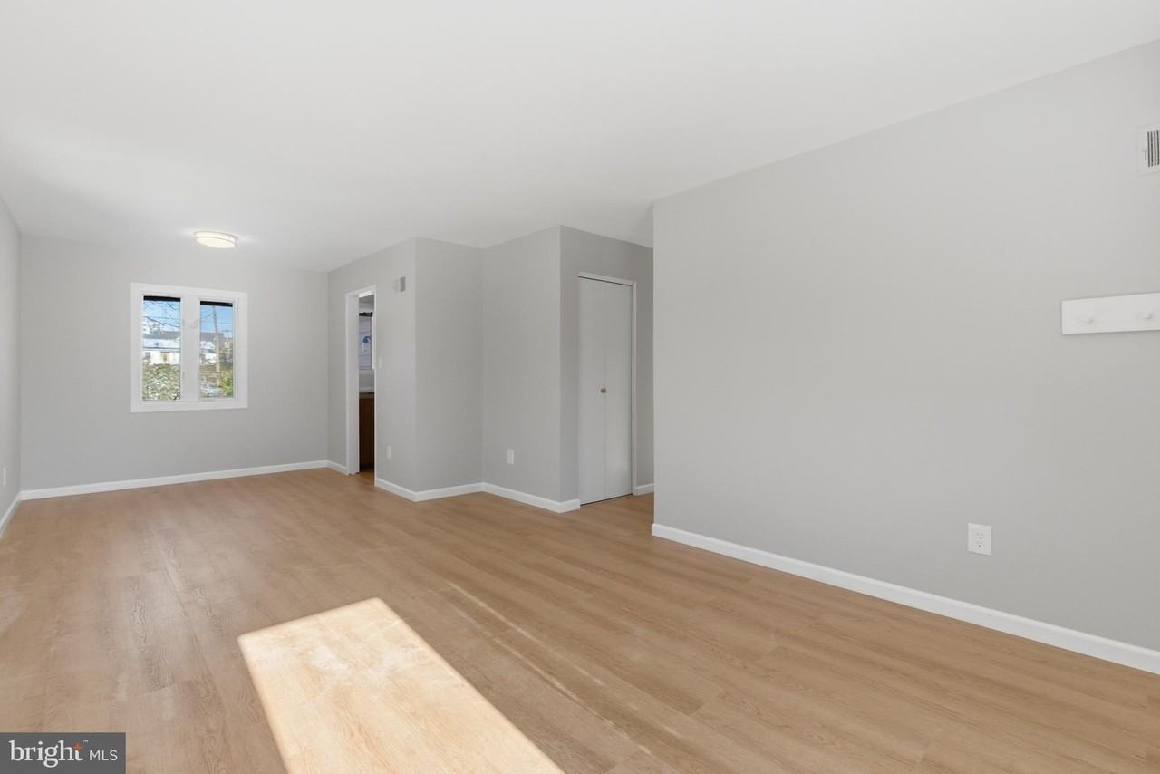 1813 Olmstead Dr - Photo 4 of 22
