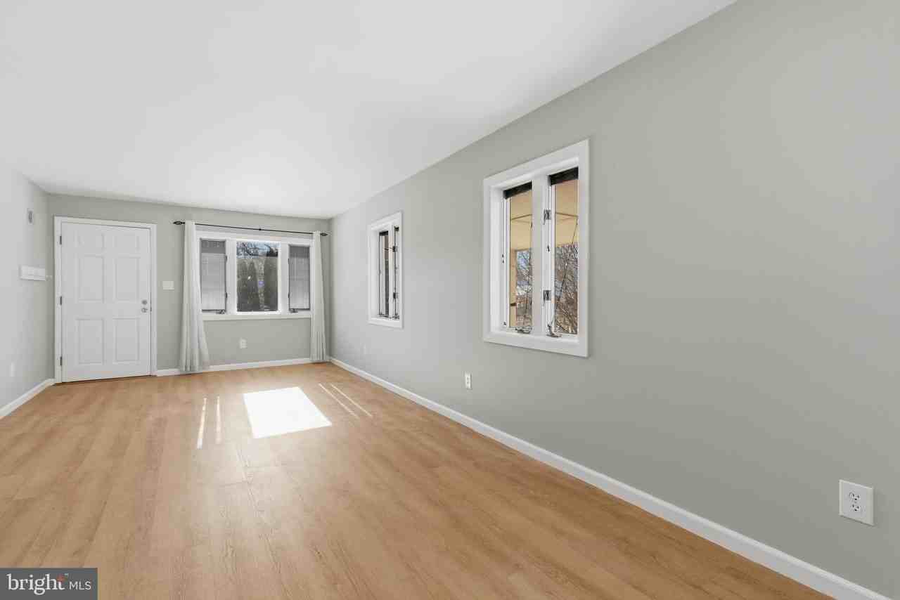 1813 Olmstead Dr - Photo 5 of 22