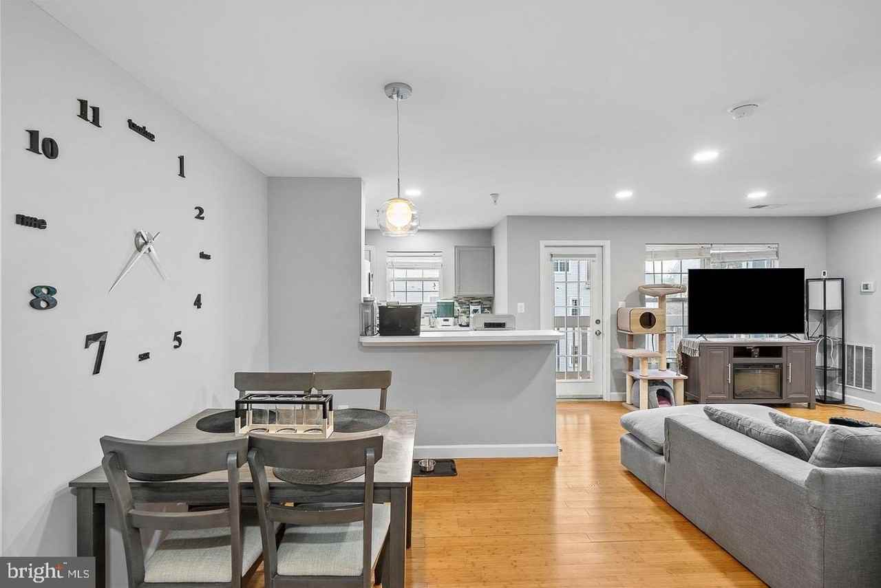 645 Constellation Sq Se #H - Photo 3 of 20