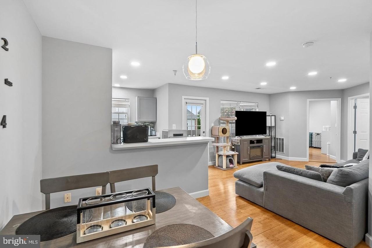 645 Constellation Sq Se #H - Photo 4 of 20
