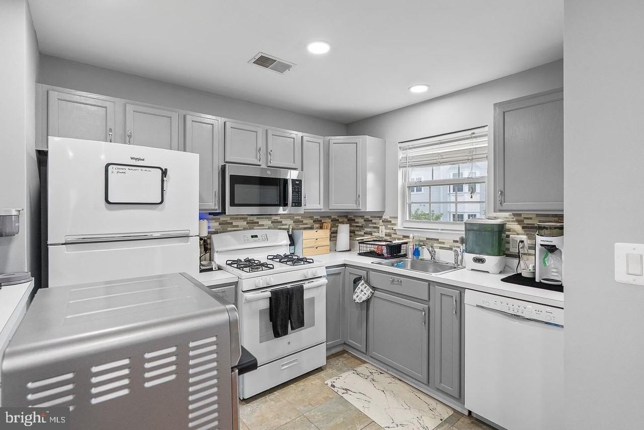 645 Constellation Sq Se #H - Photo 6 of 20
