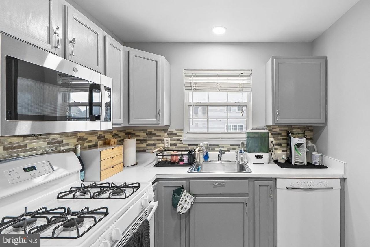 645 Constellation Sq Se #H - Photo 7 of 20