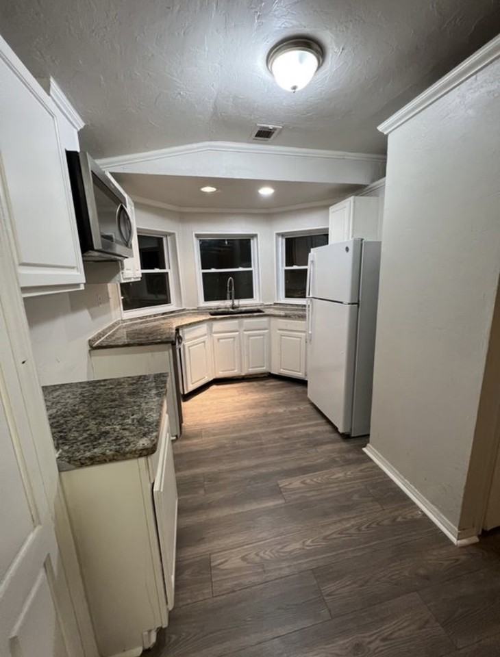 12232 Woodland Hills Dr #1 - Photo 2 of 9