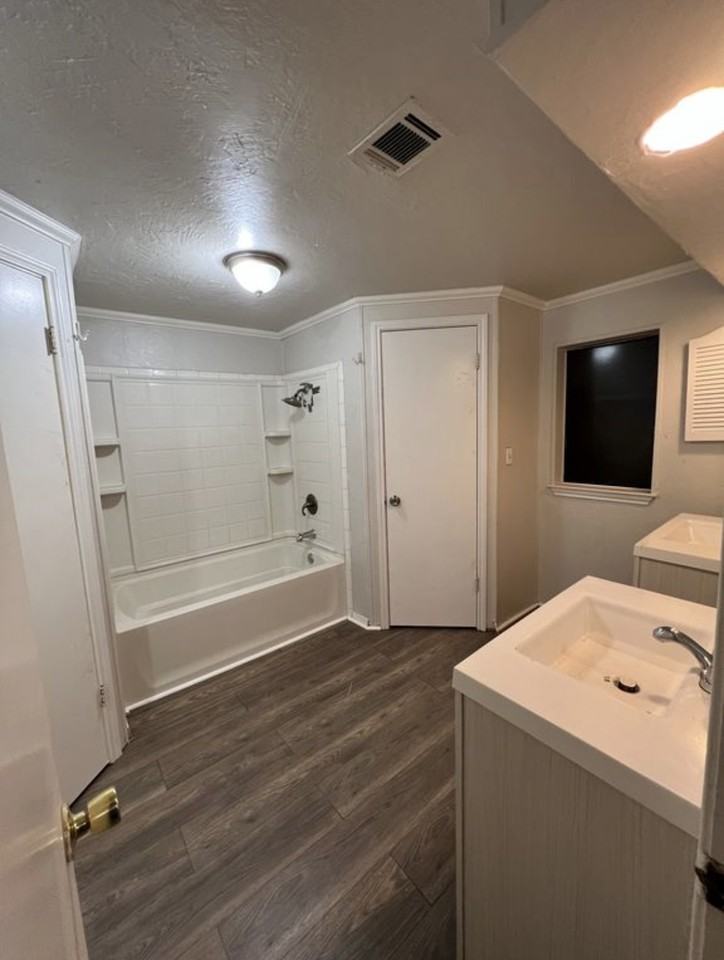 12232 Woodland Hills Dr #1 - Photo 5 of 9