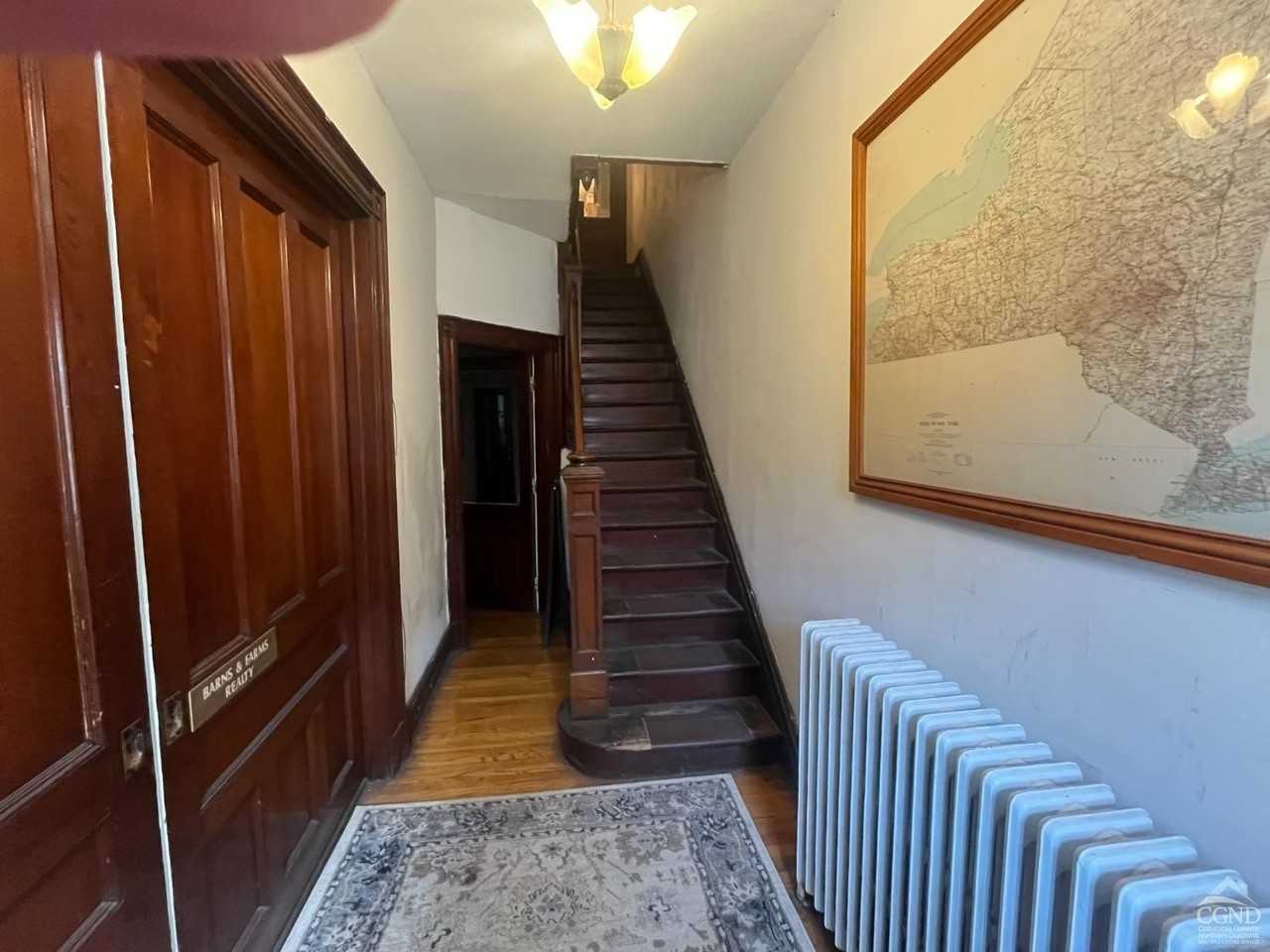 518 Warren St - Photo 2 of 2