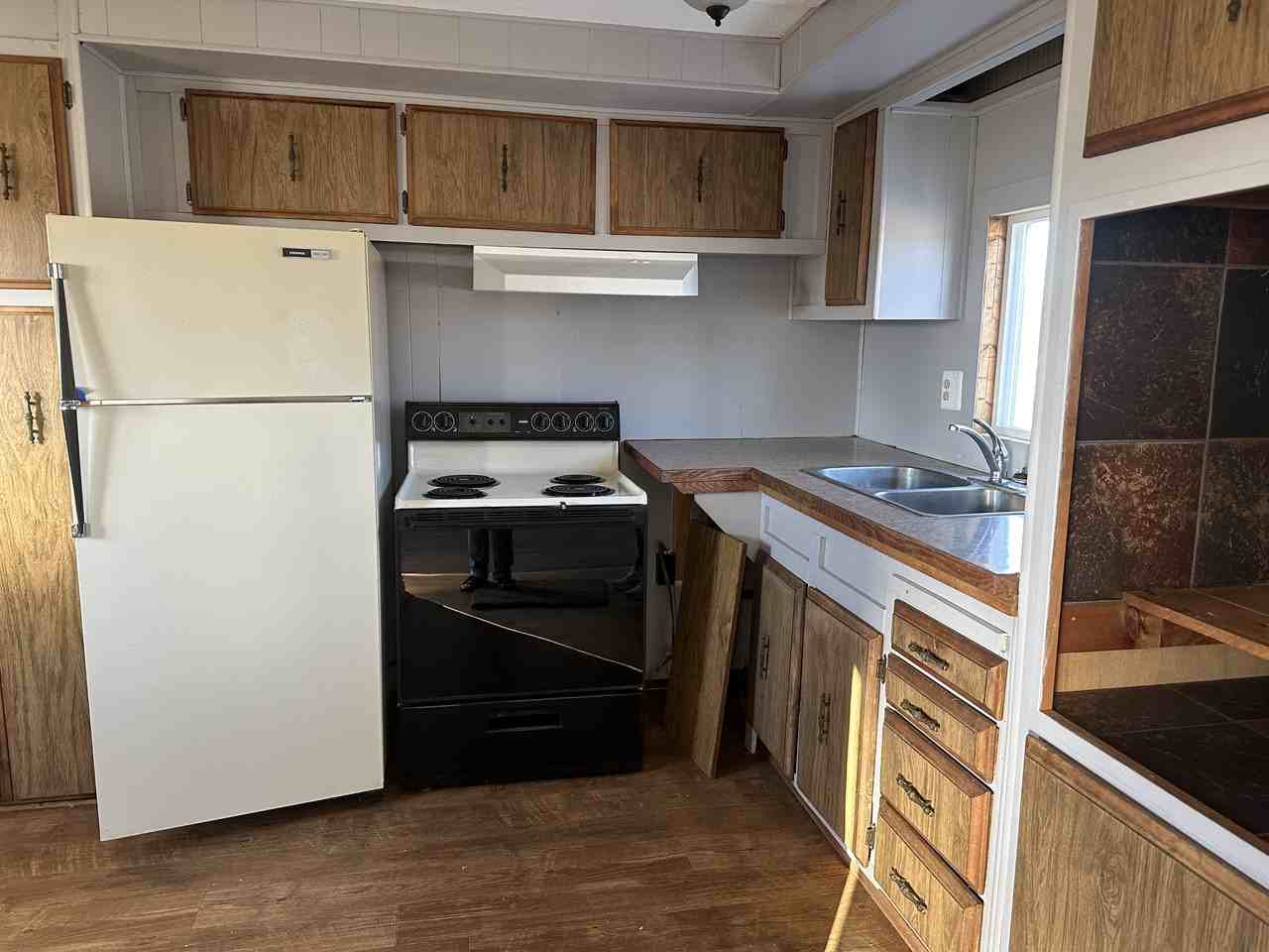 758 1/2 W G Rd - Photo 3 of 11