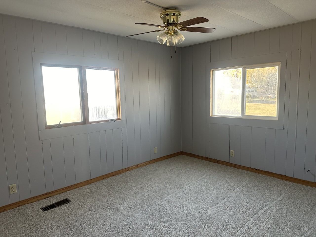 758 1/2 W G Rd - Photo 5 of 11