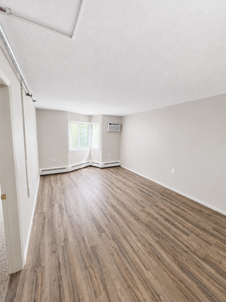 Linden Wood Apartments - Photo 2 of 19