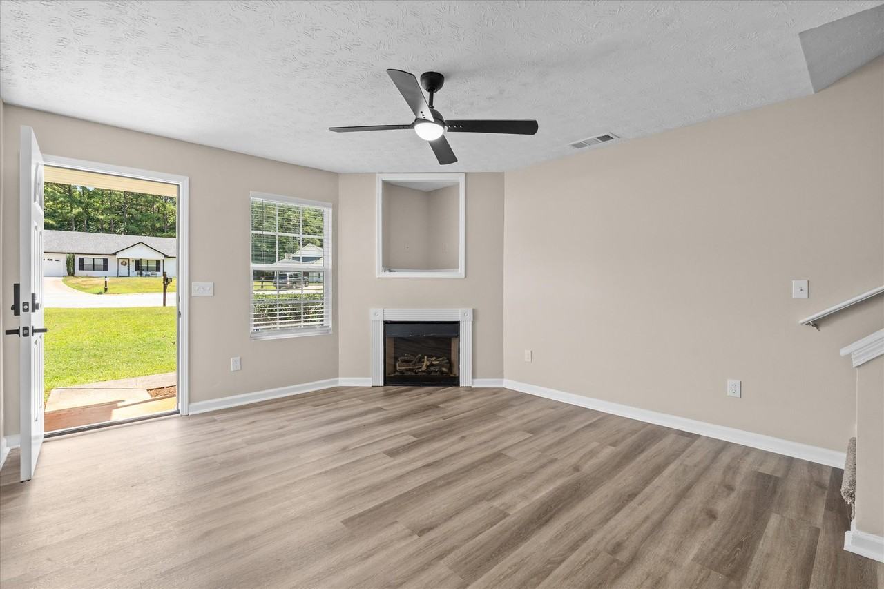 324 Sequoia Pt #1 - Photo 4 of 30