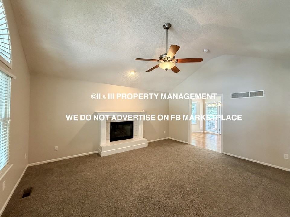 2603 Ne Springbrook St #1 - Photo 4 of 38