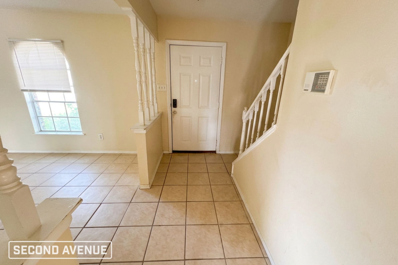 15802 Ridgecroft Rd - Photo 2 of 19