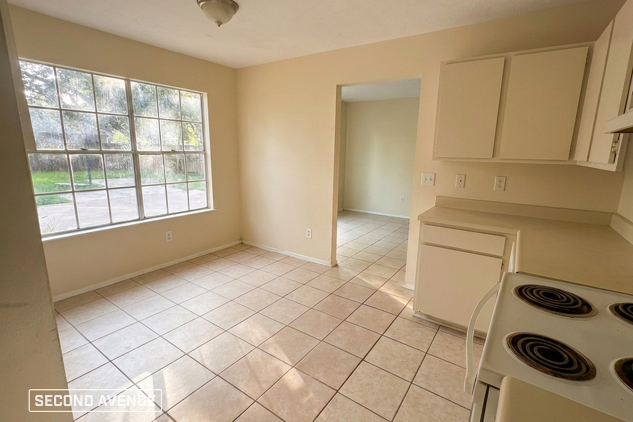 15802 Ridgecroft Rd - Photo 4 of 19