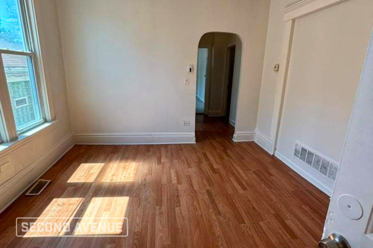 9424 S Champlain Ave - Photo 3 of 20