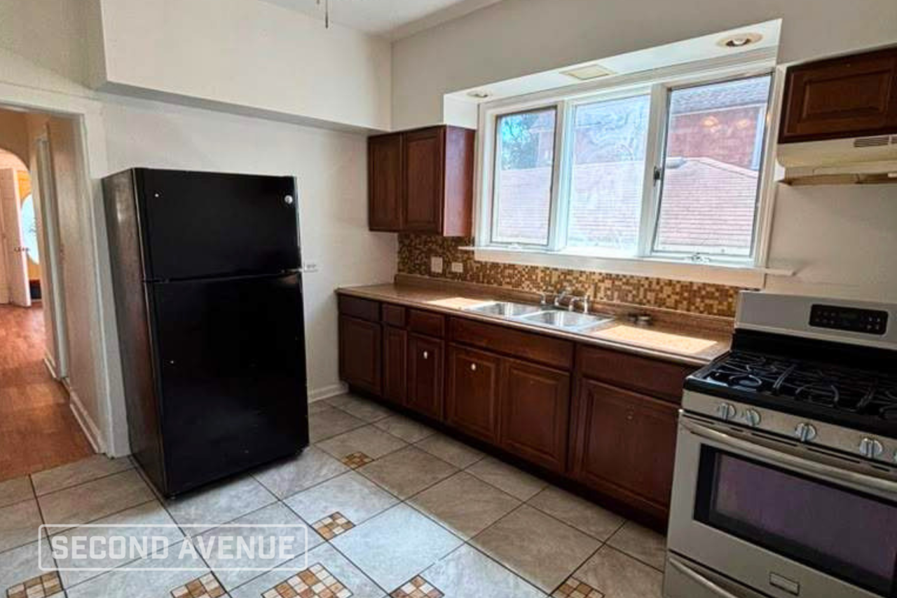 9424 S Champlain Ave - Photo 6 of 20
