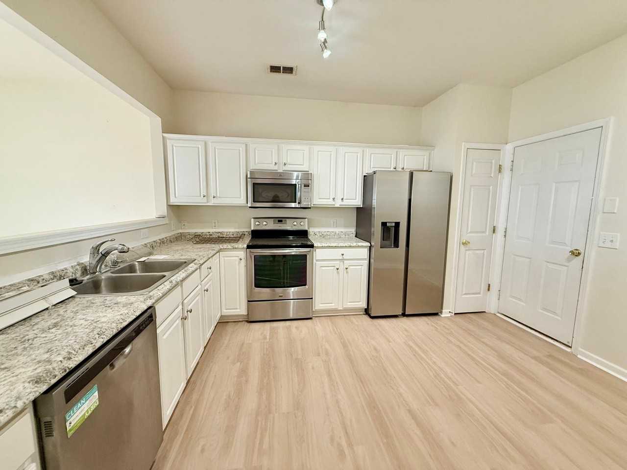 10212 Garmoyle St #1 - Photo 5 of 23