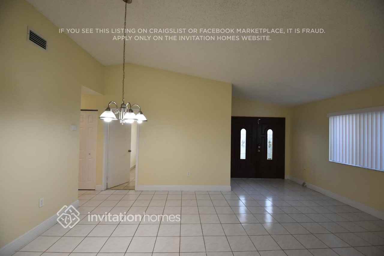9147 Nw 111th Ter - Photo 2 of 8