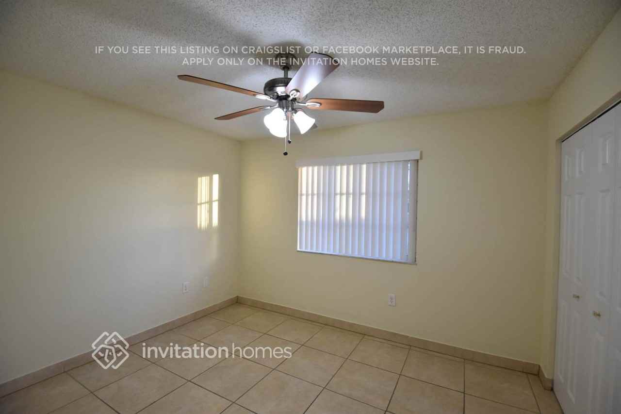 9147 Nw 111th Ter - Photo 3 of 8