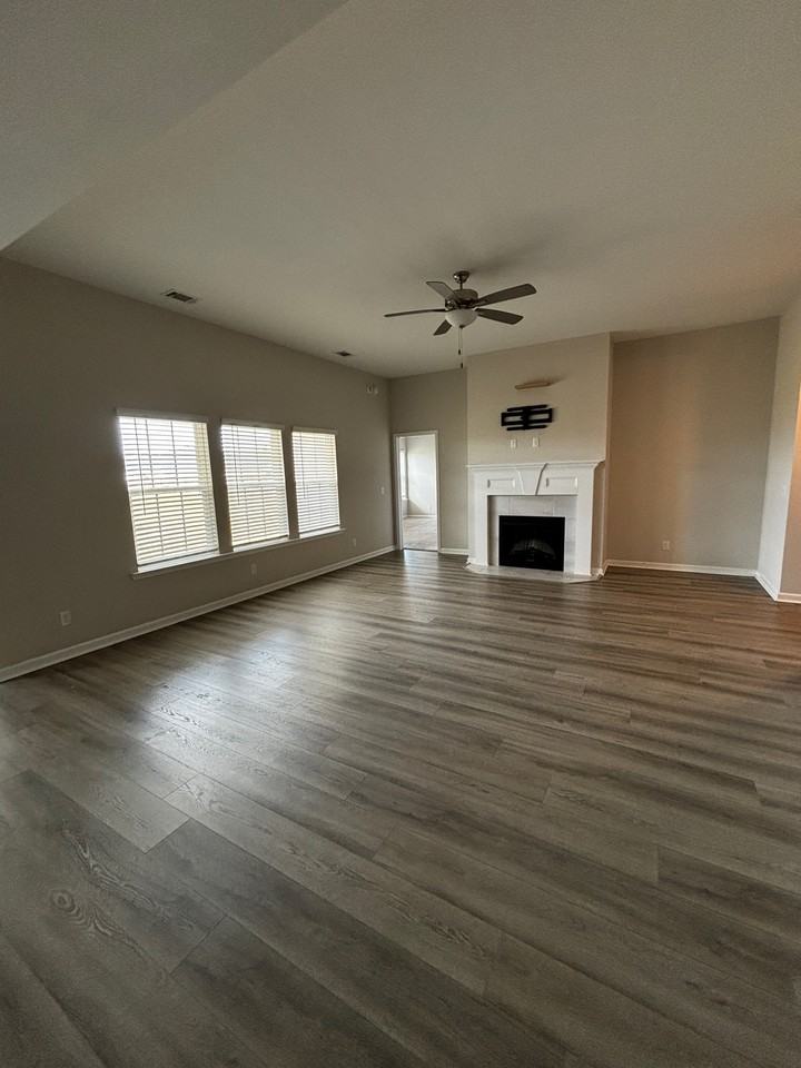 289 Deerfield Dr Ne #1 - Photo 3 of 15