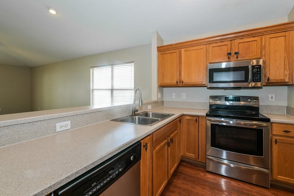 573 Redberry Ln - Photo 4 of 16