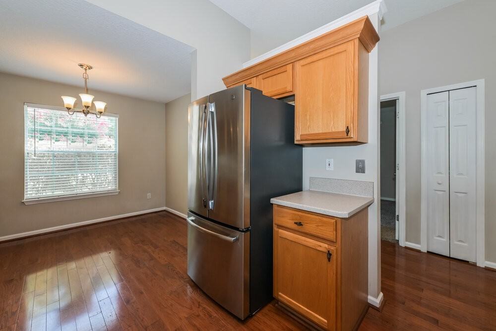 573 Redberry Ln - Photo 5 of 16