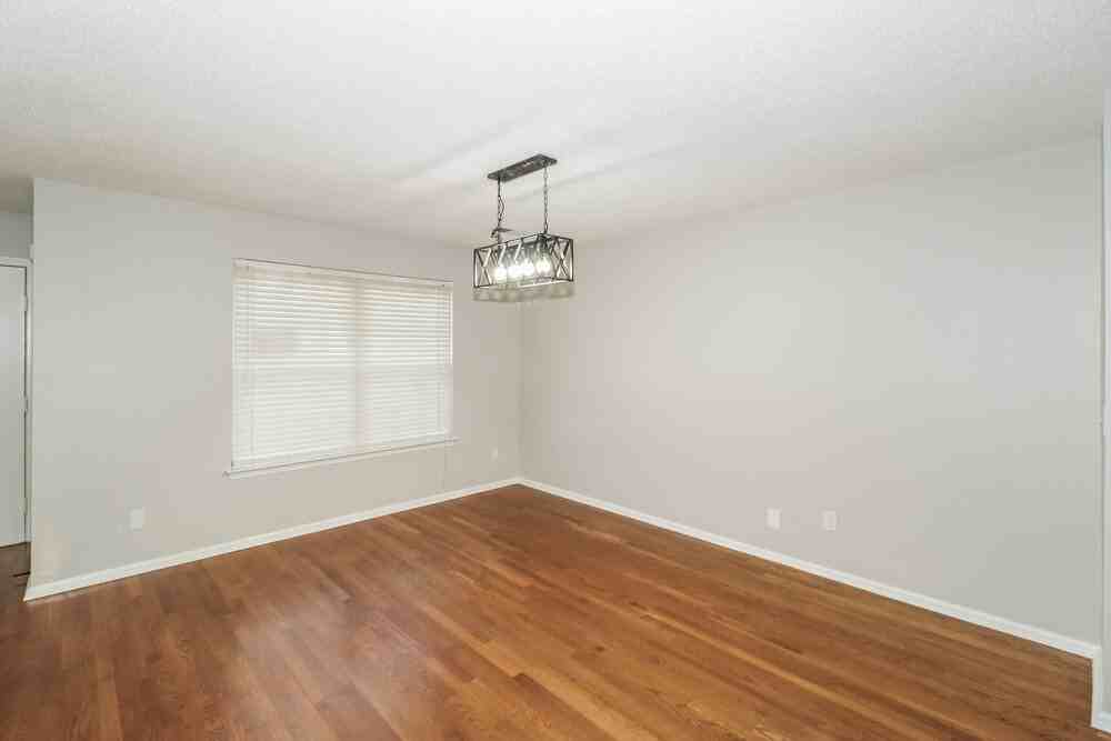 7427 Fox Creek Dr - Photo 5 of 16