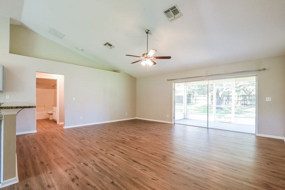 2233 Lake Pointe Cir - Photo 4 of 16